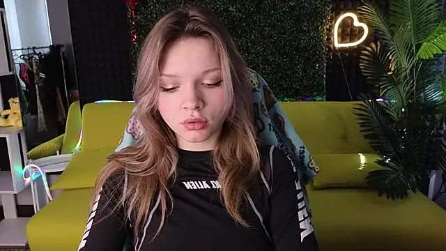 Snapshot of LitaBrom chatting on March 2025 08:05:02 AM LitaBrom online show from March 2025 08:05:02 AM