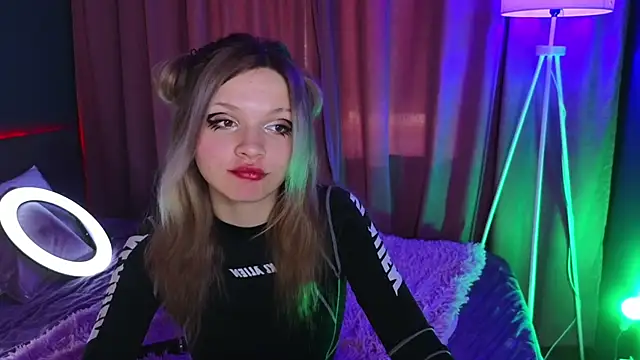 Snapshot of LitaBrom chatting on March 2025 11:21:01 AM LitaBrom online show from March 2025 11:21:01 AM