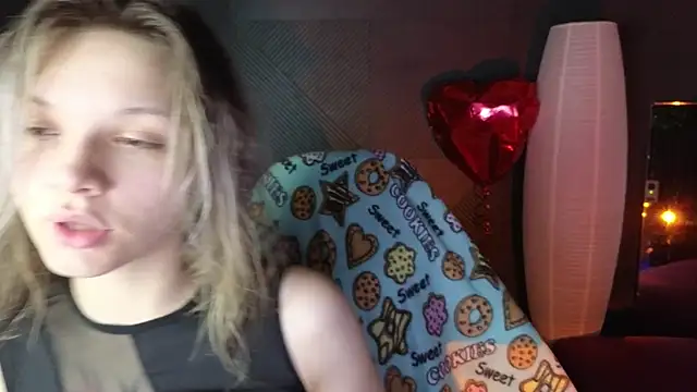 Snapshot of LitaBrom chatting on March 2025 01:10:01 AM LitaBrom online show from March 2025 01:10:01 AM