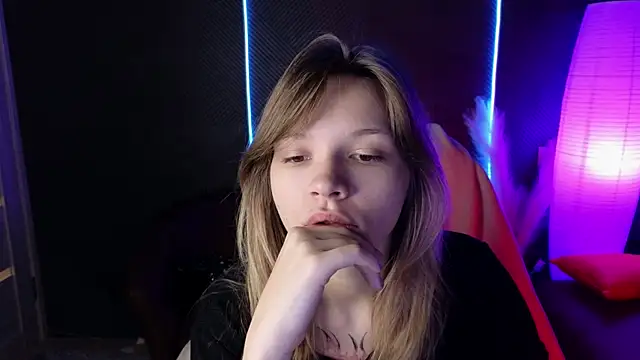 Snapshot of LitaBrom chatting on October 2025 01:37:02 AM LitaBrom online show from October 2025 01:37:02 AM