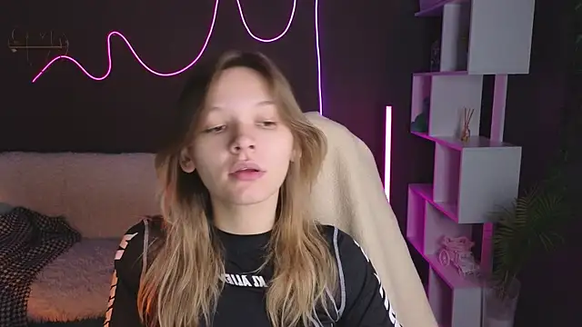 Snapshot of LitaBrom chatting on October 2025 08:13:01 AM LitaBrom online show from October 2025 08:13:01 AM