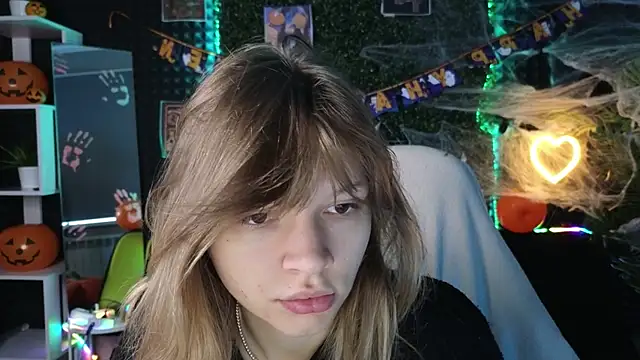 Snapshot of LitaBrom chatting on October 2025 01:39:02 AM LitaBrom online show from October 2025 01:39:02 AM