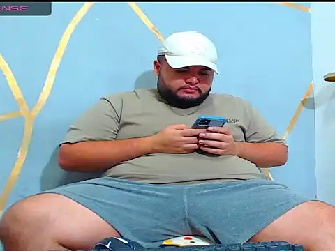 Snapshot of damian_chubby chatting on November 2025 03:28:01 AM damian chubby online show from November 2025 03:28:01 AM
