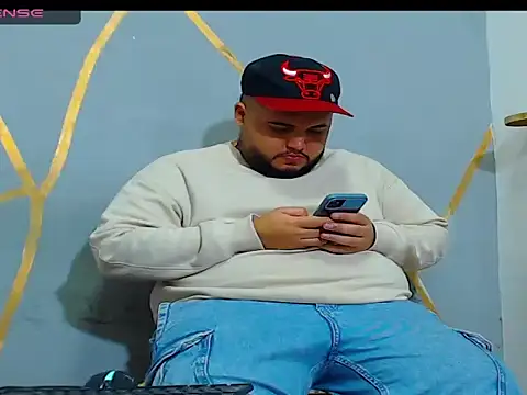 Snapshot of damian_chubby chatting on November 2025 07:36:02 AM damian chubby online show from November 2025 07:36:02 AM