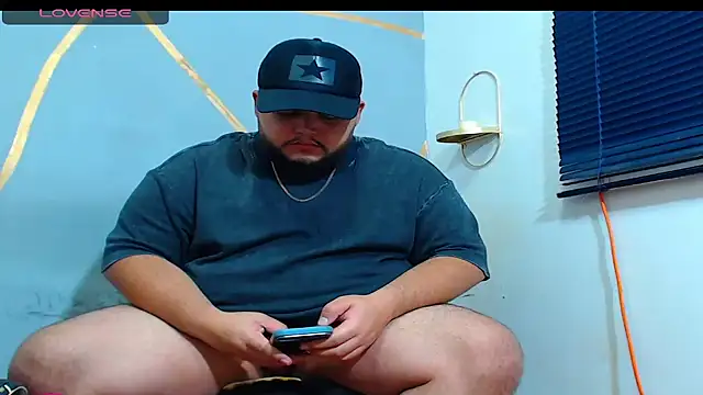 Snapshot of damian_chubby chatting on November 2025 12:05:01 AM damian chubby online show from November 2025 12:05:01 AM