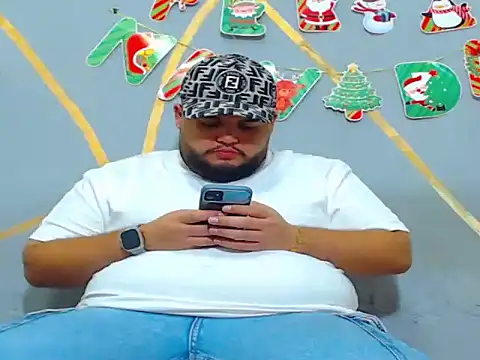 Snapshot of damian_chubby chatting on December 2025 08:23:01 AM damian chubby online show from December 2025 08:23:01 AM