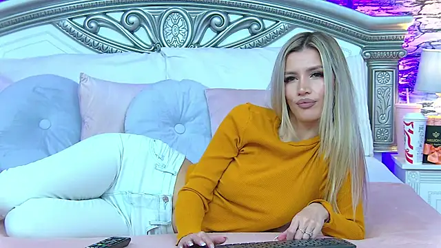 IvySamek online show from November 2025 08:09:01 PM