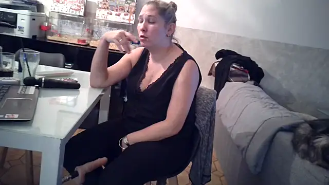 Snapshot of Chatonne69 chatting on December 2024 04:44:02 AM Chatonne69 online show from December 2024 04:44:02 AM