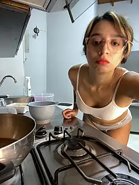 Snapshot of ArianaWolff chatting on June 2026 04:59:02 AM ArianaWolff online show from June 2026 04:59:02 AM