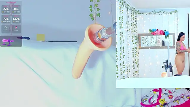 Tiffanny Love  online show from March 2025 04:04:02 PM