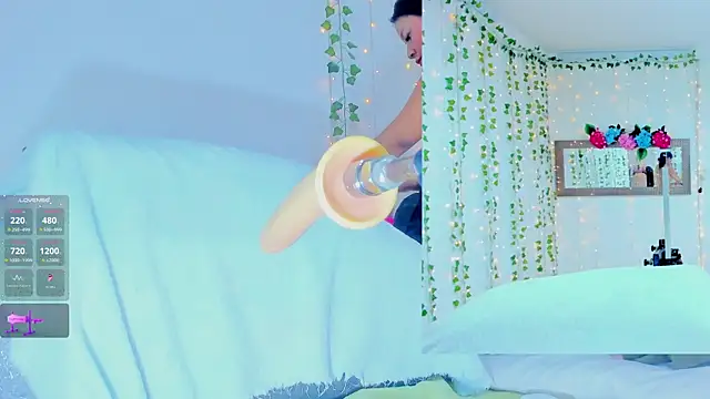 Tiffanny Love  online show from October 2025 08:55:02 AM