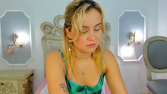 Sara  Williams online show from December 2024 03:58:02 AM