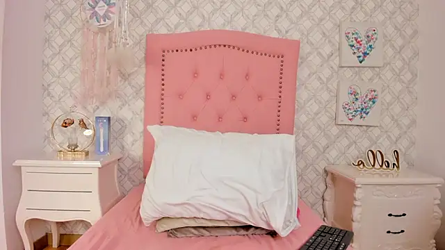 Sara  Williams online show from February 2025 06:43:02 AM