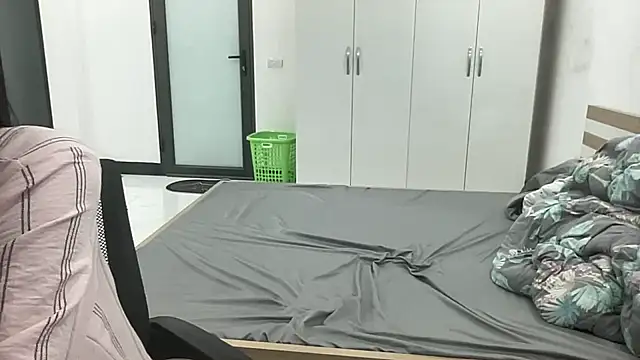 Louis Baby online show from November 2025 05:47:02 PM