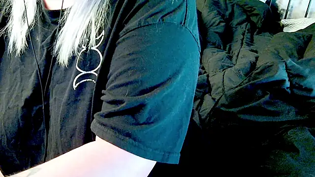 Snapshot of doomednympho chatting on October 2025 08:48:02 PM doomednympho online show from October 2025 08:48:02 PM