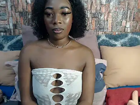 Snapshot of Foxy_African chatting on January 2025 02:15:01 AM Foxy African online show from January 2025 02:15:01 AM