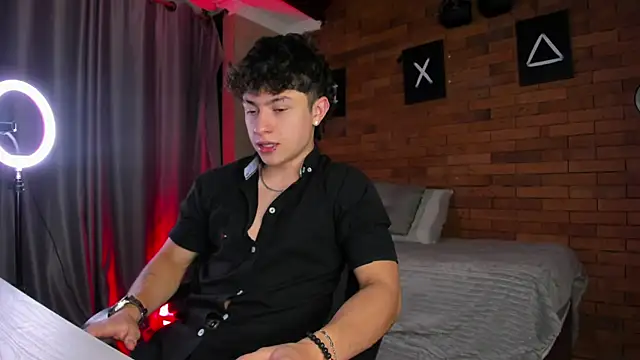 Ares Dickson online show from February 2025 06:29:01 AM