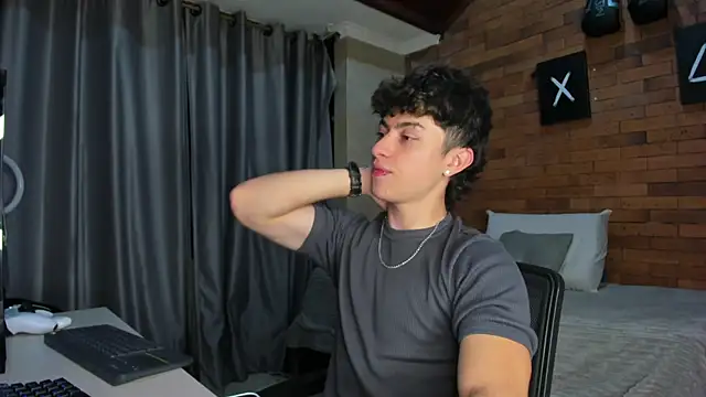 Ares Dickson online show from February 2025 02:17:02 AM