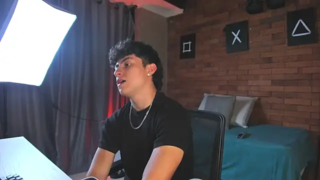 Ares Dickson online show from February 2025 02:45:02 AM