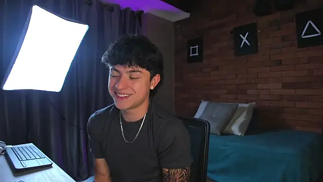 Ares Dickson online show from February 2025 03:26:01 AM