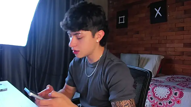 Ares Dickson online show from February 2025 04:04:01 AM