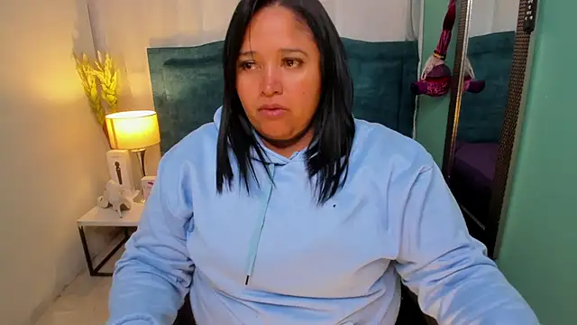 Busty Juicy online show from December 2024 12:05:01 PM