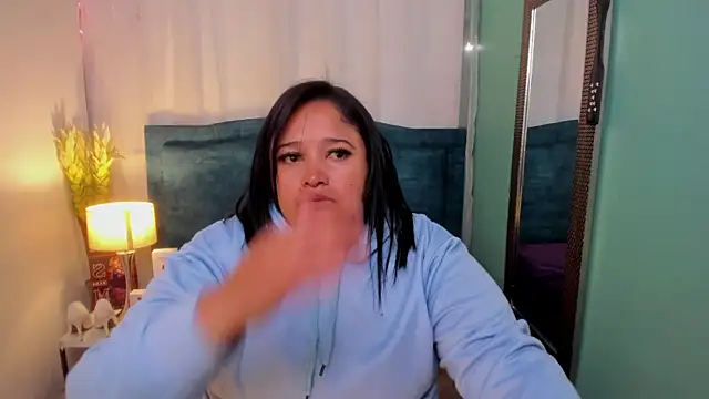Busty Juicy online show from January 2025 12:09:01 PM