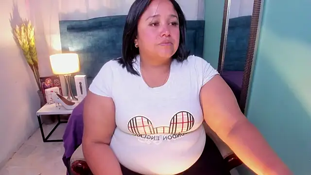 Busty Juicy online show from February 2025 07:05:01 PM