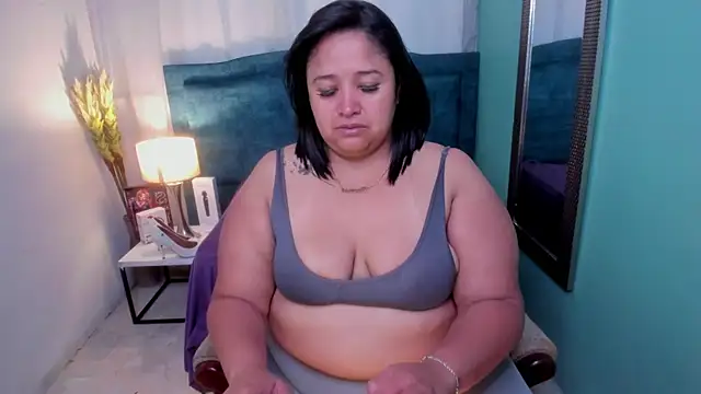 Busty Juicy online show from February 2025 11:32:02 AM