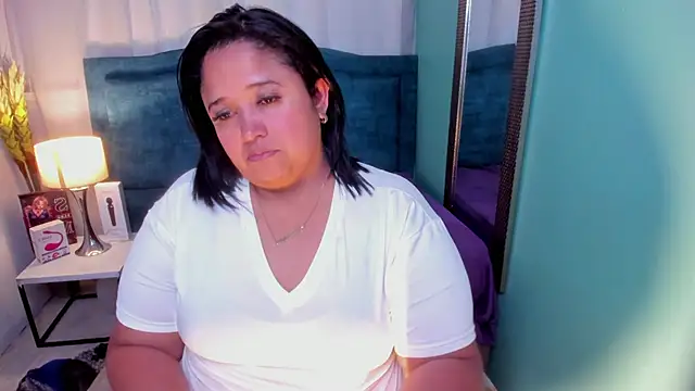 Busty Juicy online show from March 2025 06:22:02 PM
