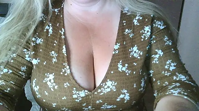 Snapshot of yourmarisexy chatting on July 2026 10:39:01 AM yourmarisexy online show from July 2026 10:39:01 AM