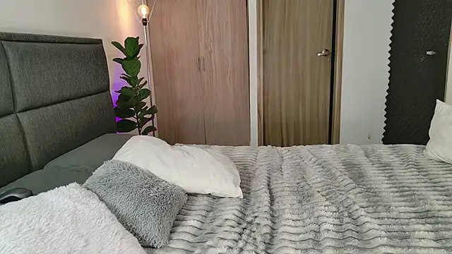 lady ni  online show from September 2025 12:52:01 PM