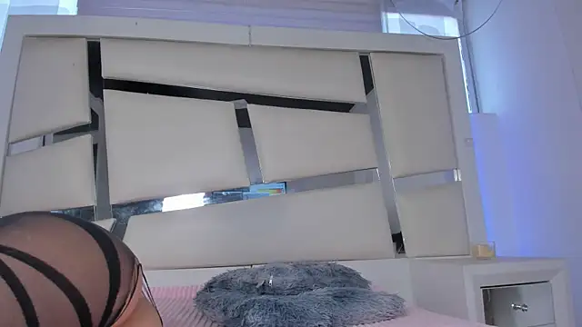 chrystal js online show from April 2026 01:04:01 PM