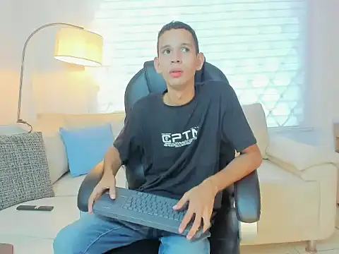 tonny 23cm  online show from September 2025 07:03:02 PM
