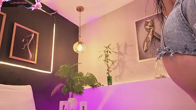 samanthaevanss1 online show from February 2026 01:32:01 AM