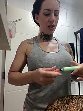 Snapshot of YasmimBrasil chatting on October 2025 08:59:01 AM YasmimBrasil online show from October 2025 08:59:01 AM