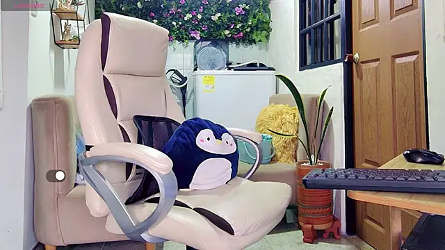 yanella fire online show from April 2026 12:32:01 PM