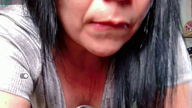 yanella fire online show from April 2026 09:59:02 PM