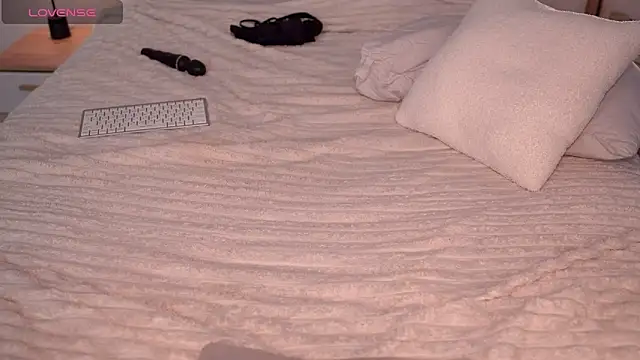 Snapshot of arielbell_ chatting on January 2025 12:41:02 PM arielbell online show from January 2025 12:41:02 PM