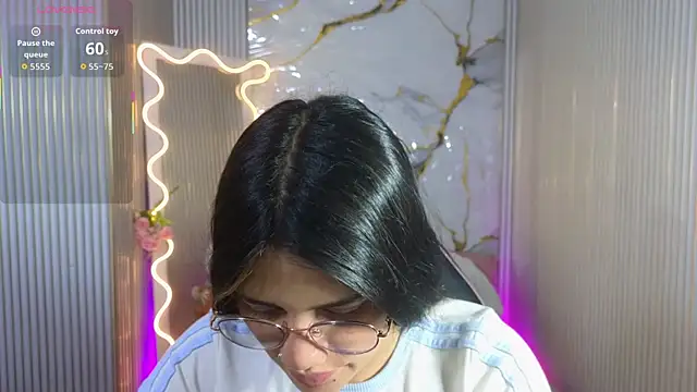 Chiara tay online show from April 2026 07:06:02 PM