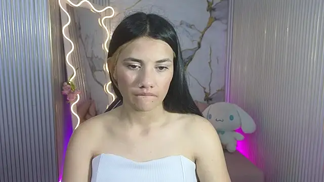 Chiara tay online show from April 2026 07:07:02 PM