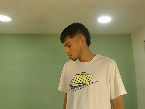 danielitopapuu online show from December 2025 04:35:02 PM