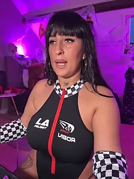 Snapshot of CarolaDrago chatting on October 2025 04:36:02 PM CarolaDrago online show from October 2025 04:36:02 PM