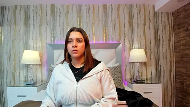 SophiaLaurens online show from January 2025 04:06:01 PM