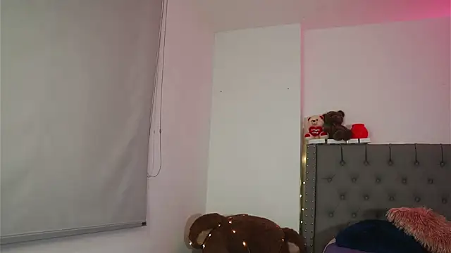 Tiana sanders online show from November 2025 02:11:02 AM