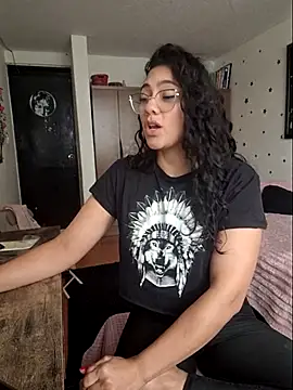 Thaliacooper  online show from April 2026 06:23:01 PM