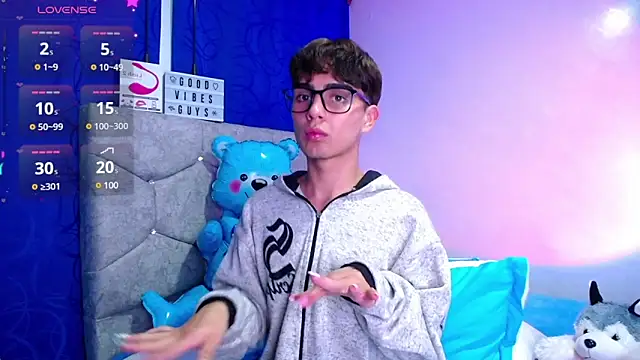 OwenBluee online show from December 2024 06:21:01 AM