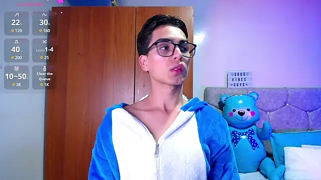 OwenBluee online show from January 2025 06:13:02 AM