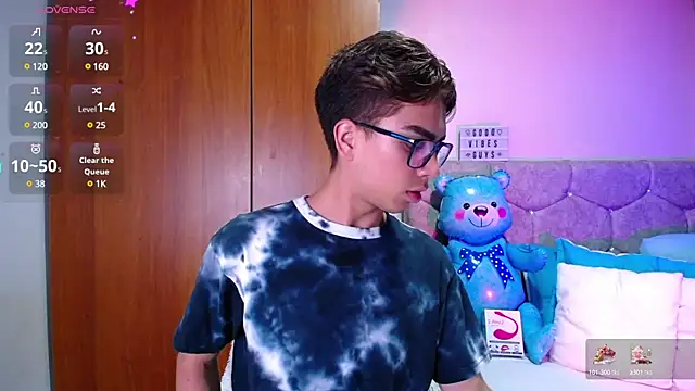 OwenBluee online show from January 2025 05:24:01 AM