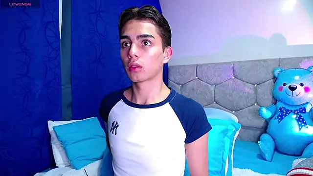 OwenBluee online show from February 2025 06:24:01 AM